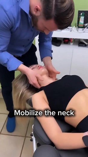 11K views · 75 reactions | Mobilize the neck #chiropractic #cracks #fyp | Body Cracking Treatment | Facebook