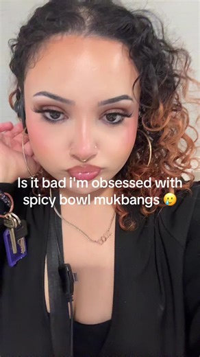 Like i wanna try one so bad. People be saying it looks like gloop and glop but the gloop and glop look good to me 😒 #spicybowl #mukbang