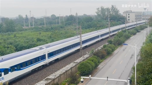 ECRL EMU101 and EMU201 heading to CRRC Dalian! Seen in the video 2 sets of unpowered EMU with 4 trailer cars and 1 driving cab formed a 10 car train is being delivered from CRRC Nanjing Puzhen to CRRC Dalian for the next assembly with the motor car. Join our group for discussions, updates, and first hand info: https://www.facebook.com/groups/mtrec Video: 葛雷大大大 #MTRECommunity #EastCoastRailLink #ECRL #CRRC #CR200J #EMU | Malaysia Trains & Rail Enthusiasts - MTREC