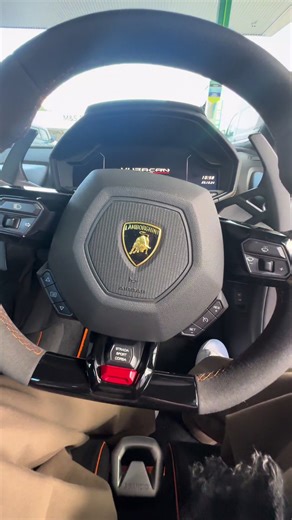 Discover the Unique Features of Lamborghini Huracán EVO