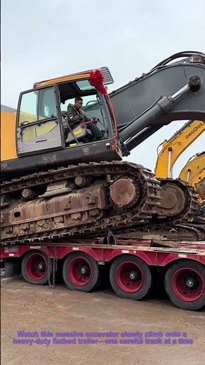 Giant Excavator Loading onto a Flatbed Truck | Heavy Equipment Skills