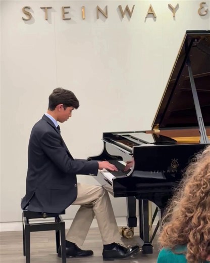 It was fantastic to visit Steinway Hall for the Prize Winners' Piano Recital 🎹🎶 Winners of the Intermediate, Junior Advanced and Senior Piano Competitions at Eton enjoyed a behind-the-scenes tour in the workshops, and even had the chance to play the Steinway concert grand piano seen at the BBC Proms. A highlight for the boys was the Steinway Spirio high-resolution self-playing piano which performed recordings of world-famous Steinway Artists. Thank you to Steinway Hall for being such a generou