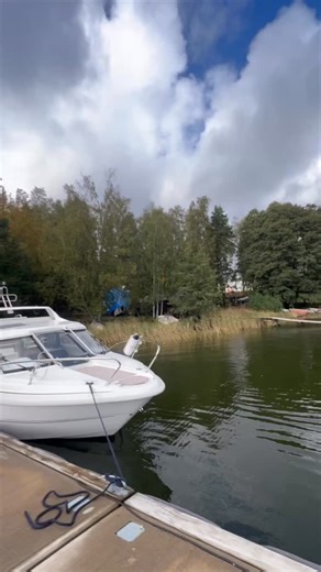 🌟NEW IN🌟 With the MV-Marin 6600 FC, you get simple and safe boating. The 6600 FC is a boat that is equally suited for evening trips and holiday accommodation. The two separate cabins, which is unusual for boats of this size, make the boat very comfortable to live in. The youngest members of the family have their own cabin in the stern.🌊🛥️ ——————————— Year of construction: 2008 ——————————— Length: 6.6 m —————————— Beam: 2.6 m ——————————— Engine: 1x Suzuki DF150 ——————————— We offer financing 