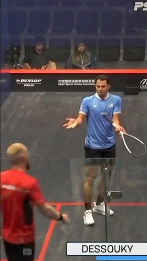 😬A feisty moment in the second round today between Makin and Dessouky #squash #psasquashtour