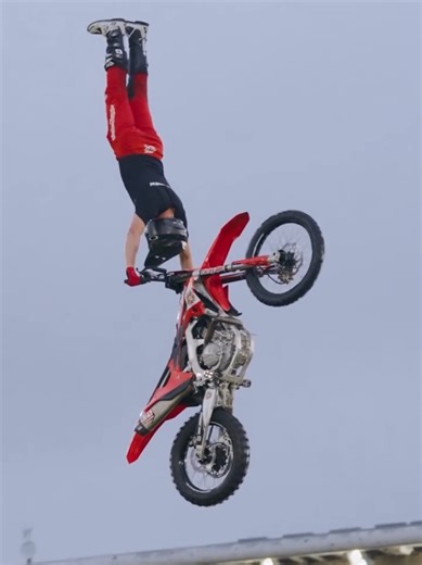 Motorcycle Auraaa freestyle 999%🏍️🥶💪🔥 #USA #motorcycle #stunt #FMX #fyp
