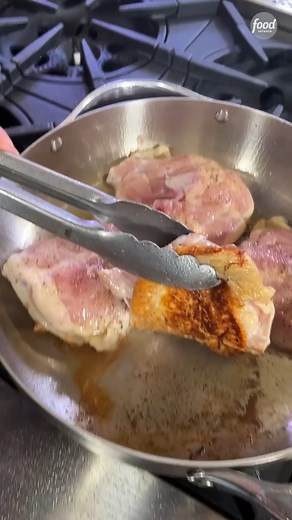 We put Caraway’s viral cookware to the test in Food Network Kitchen (!) and yep, we've got our favorites 🤩🍳 These picks are the perfect balance of sleek design and serious performance! Shop our official Food Network Core Bundle: https://foodtv.com/4hWEgkg (We may make money from these links!) | Food Network