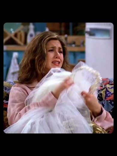 Friends - S01e01: The Pilot | Director: James Burrows | Cinematography: Ken Lamkin ‪@HYSTM‬