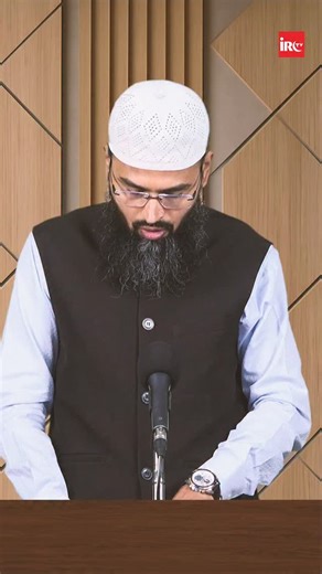 ❓Aurat Ki Awaz Kya Pardah Hai By Adv. Faiz Syed 🤔 Is a woman's voice considered awrah (part of what needs to be covered) in Islam? This is a question many Muslims ponder, and understanding it requires looking at Islamic principles with nuance. The predominant scholarly view is that a woman's voice itself is generally not considered awrah. However, the manner in which she speaks is of utmost importance. The Qur'an (Surah Al-Ahzab 33:32) instructs women not to speak in a soft, alluring tone that 