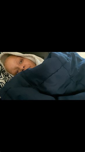 This is real life. No filters. No pink ribbons. No fake smiles. Just me — on my second round of the A-T-C chemotherapy cocktail — fighting Stage 3, Grade 3 Triple-Negative Breast Cancer. People see awareness campaigns, but they don’t see the real side effects: 💔 The fatigue that hits like a truck. 🤢 The nausea that lasts for days. 🔥 The burning, bone pain, mouth sores, and nerve damage. 🧠 The chemo brain that makes you forget why you walked into the room. This is what fighting cancer really 