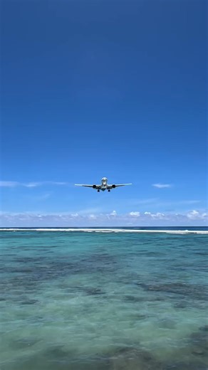 Did you know that Rarotonga is a real plane spotter's dream? The beaches in Nikao are the best spots to see this - if you're brave enough, you can also stand by the sea wall where planes are flying directly over your head to land. ✈️ 🎥 peakybuzzout [IG] #cookislands #loveourlittleparadise | Cook Islands