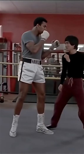 Bruce Lee Teaches Muhammad Ali: Be Water 🐉🥊💧#brucelee #karate #honor #shorts #viral #martialarts