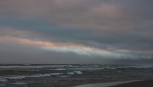 6.1K views · 203 reactions | N. #OregonCoast: moody skies and frenetic action at Rockaway Beach. More on the area https://www.beachconnection.net/vtour_nbay.htm #OregonCoastBeachConnection | Oregon Coast Beach Connection | Facebook