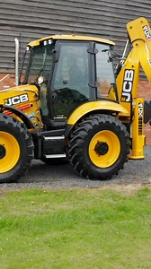 Fini les pertes de temps. La solution DualDrive, exclusivement sur les chargeuses-pelleteuses JCB, est la solution pour une utilisation plus facile et une productivité accrue. Plus d'infos : https://brnw.ch/21wT7hr | JCB