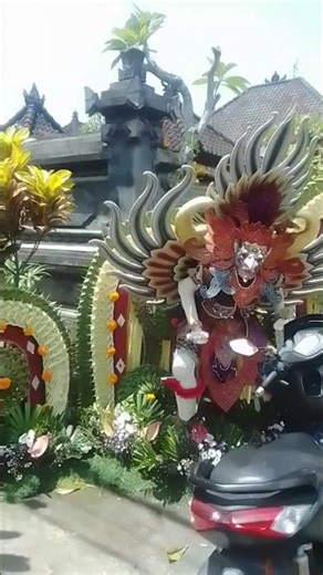 Passing by a traditional Bali wedding ceremony #bali #wedding #culture