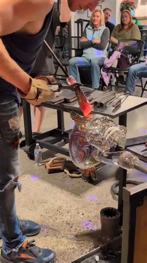 Clear glass , skeleton💀💀💀 making prosses glassworkin! making tricks!