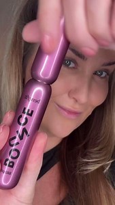 BADgal BOUNCE! – The mascara that does it all for your lash goals! With its innovative hybrid brush, it effortlessly packs on product while perfectly combing through your lashes for ultimate volume and lift. We can’t wait to see your #BADgalbounce look! | Benefit Cosmetics