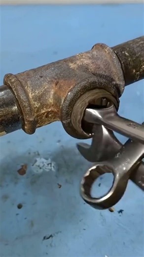 Genius DIY Broken Pipe Thread Removal Hack! 🧠🛠️