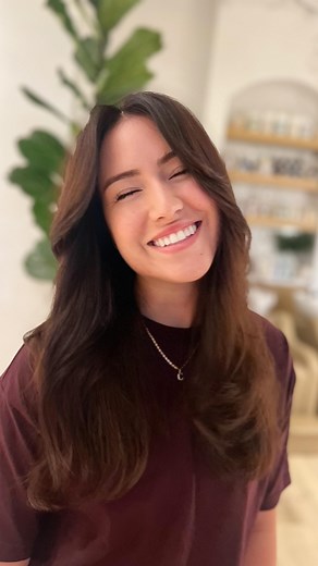 ✨ From cowboy copper back to her natural brunette beauty 🤎 Today we did a full color service using Davines Mask 6,0 6,18 4,18 (equal parts) with 5vol 1:2 and finished with a long layered haircut and soft, effortless style. She’s officially embracing low-maintenance hair that feels luxurious and looks timeless. Because sometimes, simplicity is the ultimate luxury. #HeatherFeathersHair #ReflectCoSalon #DavinesColor #BrunetteBeauty #NaturalHairGoals #LivedInColor #HealthyHair #OceansideSalon #Luxu