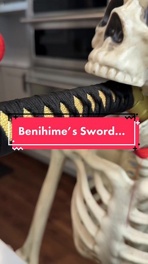 Replying to @meenee.katana y’all keep asking for new swords… 😎 #bleach #benihime #ichigo #animetiktok