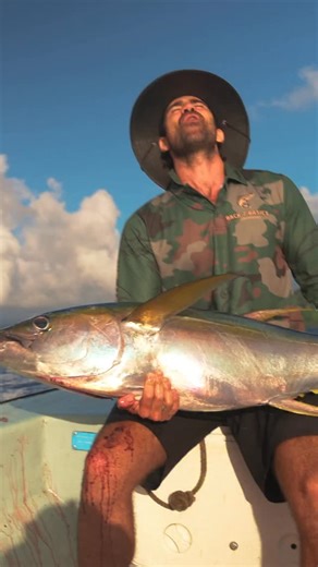 New vids gone live. It’s a few days worth of filming in the Solomon Islands. Starting with a sunrise yellowfin tuna, and then building a traditional roof from sago palm. Theres a lot of culture, craft and cooking involved. See ya in the comments! 🛖🌴 | Back 2 Basics Adventures