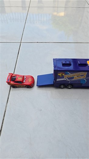 Disney Pixar Cars Truck Review, Lightning Mc Queen #cars #pixarcars #mcqueen #mcqueencars #truck