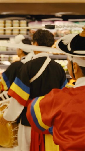 🎉 H Mart Orlando Grand Opening! 🎉 📅 Thursday, Sept. 25th at 10:00 AM 📍7501 W Colonial Dr, Orlando, FL 32818 🎁 Opening Day Perks (till 9/28): - Free Thermos Mug for Smart Rewards Members - Spend $30/$50/$100/$150 → Get 1/2/3 Free Gifts! - Spend $200 → Get Haru Haru Rice(15LB) for $1 - Follow any SNS channels for Free Chopstick Sets! Don’t miss out on fresh produce, meats, seafood, and more! | H Mart