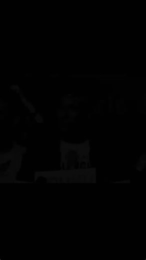 𝓮𝓬𝓱𝓪𝓳𝓪𝓲__𝓳𝓻 🇧🇷 on Instagram: "😊 *O filme "Home Alone" (Só em Casa) lançado em 1990 não é apenas uma comédia familiar, mas é uma obra que representa a coragem e a precisão dos sentimentos de uma criança deixada sozinha.* Atrás da decoração alegre do Natal e da música animada, esgueiram-se sentimentos de solidão e momentos de crescimento que "Kevin" sente. No início, a ideia de ficar sozinho em casa parece uma sensação de liberdade e excitação, mas com o passar do tempo, os sentimentos
