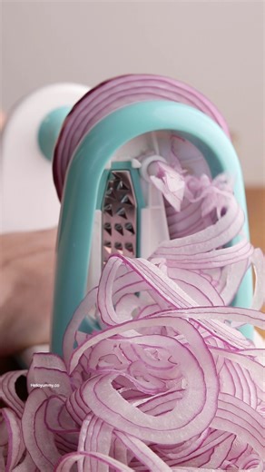 195K views · 355 reactions | This vegetable spiralizer works so well for onions, carrots, zucchini and more! Get one below  #kitchengadgets #kitchentips | Hello, Yummy | Facebook