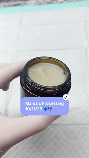 Goodness… How many times can you count the word placenta? 😅 Anyways, 98 dapsules, salve, and keepsake headed home to this Flordia mama! You probably know about the placenta capsules, but do you know about the salve?! Common Uses of Placenta Salve: Cesarean scars Perineal tearing Hemorrhoids Reduce the appearance of sunspots Reduce the appearance of wrinkles Reduce the appearance of stretch marks Heal sore or cracked nipples from breastfeeding (wipe salve off with soft damp cloth prior to nursin