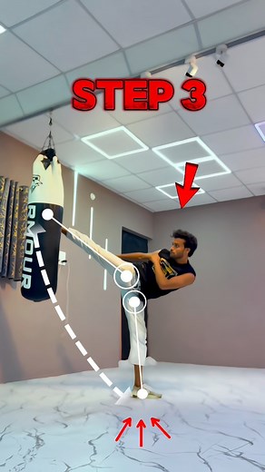 18K views · 96 reactions | Feint Kick Tutorial: Bruce Lee's Signature Move! #usareels #fighterspirit #muaythaifighter #fighter #brucelee #bruceleequotes #martialartslife #martialartist #martialartschallenge #tutorial #workout #russia #usa #indian #fighterspirit #trening #shortsreels #facebookreelsviral #tutorial #treningvideo | Saizz Khan | Facebook