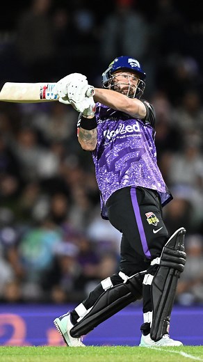 That’s sent waaaaaaaay back, Matty Wade! 💥 #BBL13 | BBL