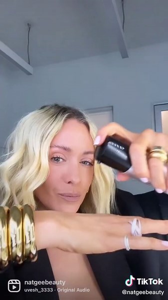 A launch I am just too excited for. Gee Beauty Prime Skin - Tinted Multi Primer is your hybrid prep and makeup in one, the foundation which make your skin look luminous and smooth. An airless bottle made for seamless applocation with no mess no fuss. 7 flexible shades ranging from 1-7. Follow for more @geebeauty