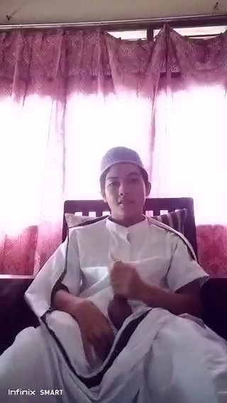 Gak tau harus ngomong apa, pokoknya coli pake sarung enak banget anjg 🥵🤤💦