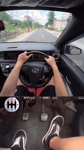 Cara ngukur sisi kanan,dan putar balik arah #tutorial #viralreels #reelsviral #mobilmanual #reels #belajarmengemudi #viral #drivingschool | Fadil Enok