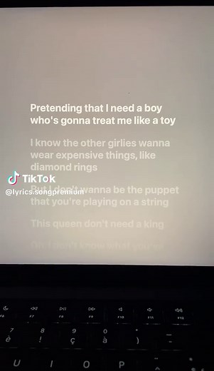Sit Still, Look Pretty by Daya Lyrics