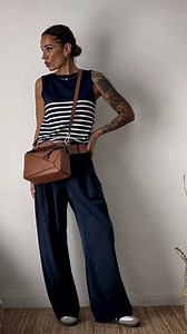 Super total look de @anna_m_n_ Un outfit imprescindible para crear un look totalmente en tendencia, combinando el pantalón de corte recto y ancho con el chaleco de rayas en tonos marino y añadiendo un cinturón de piel natural para completar⭐ 🤍www.theamisycompany.com🤍 #theamisycompany #theamisycompanylooks #novedades #otoñocollection #newarrivals #jersey #autumnlooks #jerseys #jerseisrayas #stripesjackets #rayas #navyjerseys #autumnvibes #autumncollection #rayas #navy #pantalon #pantalonancho #