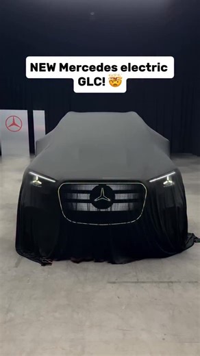 Brand new Mercedes GLC Electric! 🔥 Up to 713 km range and 489hp! Featuring the MBUX Hyperscreen (39.1”), bidirectional charging, and up to 2.4 tons towing capacity. 😎 What are your thoughts? 🤔 #mercedes #mercedesglc #glc | TomkeNils