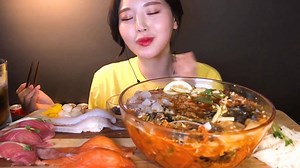 Hello everyone ~ I’m Boki ! It is hot in Korea these days, so I wanted to eat something cool. So i ate Cold Raw Fish Soup which is very cool and spicy. I also wanted to eat a big sushi and prepared it together. The raw fish on the rice was thick and really delicious. And....!!!! Today ..!!! More than 1,000 people subscribed to my channel ✨✨ Thank you so much for loving me and watching me. ❤️🤗❤️ I'll keep eating deliciously. Keep your eyes on me ! 👀💕 | 복희Boki Mukbang ヅ