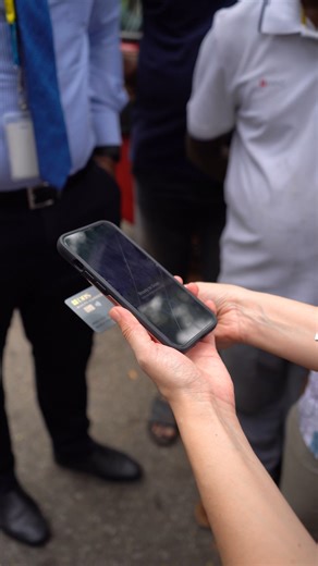 HNB Accept සමඟින් ඔබේ දුරකථනයෙන්ම තත්පර කිහිපයකින් කාඩ්පත් ගෙවීම් ලබාගන්න! HNB Accept මගින් තම රැකියාව පහසු කරගත් අයුරු මෙන්ම, පාරිභෝගිකයන්ට ඉතා ඉක්මනින් ගෙවීම් කිරීමටත්, කරදරයකින් තොරව එම මුදල් ලබා ගැනීම පිළිබඳවත් අපගේ කුලී රථ රියදුරෙකු පවසන අදහස්... දැන් ඔබටත් ඉතා පහසුවෙන් කාඩ්පත් ගෙවීම් හෝ Pay by Link ක්‍රමය හරහා ගෙවීම් භාරගත හැක. App Store හෝ Google Play හරහා HNB Digital Banking App එක අදම Download කරගන්න: https://bit.ly/HNBAccept2026 HNB Accept පිලිබඳව වැඩිදුර විස්තර සඳහා - https://www.hnb.