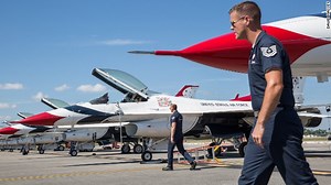 Flying in an Air Force Thunderbirds' F-16 fighter - CNN