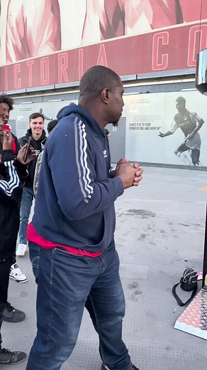 Boxing Arcade Machine Action: Score High with Style