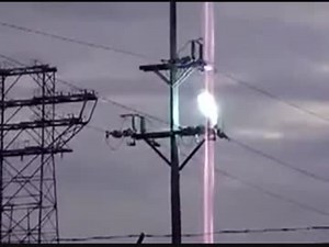 【衝撃映像】送電線が爆発