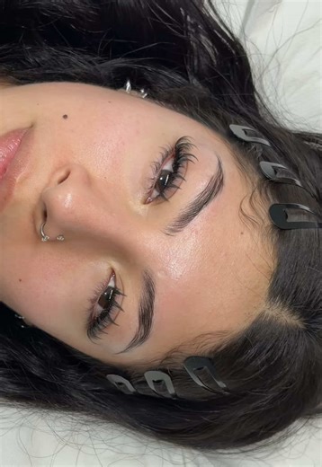 Book Your Lash Extension Set in London Today