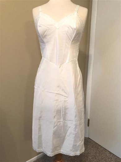 Full Slip, Vintage, White, Lorraine, Size 34, Nylon, Dacron, Polyester - Etsy