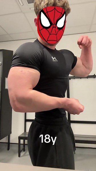 #teenbodybuilding #muscular #powerful #strong #massive #pecs #biceps