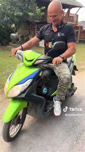 10-Week-Old Puppy's First Scooter Ride — Desensitization Starts Early | Zoeta Dogsoul