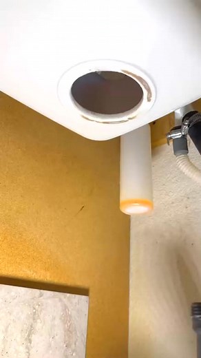 how to install insinkerator disposal flange #plumbing #diy #plumbinglife #plumbers #hvac #construction #heating #electrical | Plumbing Service