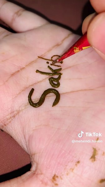 Expert Mehendi Art in Chittagong