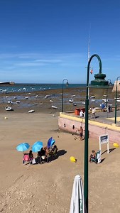 Buenos días desde una de las layas más emblemáticas de la costa de Cádiz, la playa de La Caleta. Te has bañado alguna vez en este rincón? Pues hoy puedes hacerlo porque hace un día ideal. #lacostadecadiz #cadiz #playasdecadiz #cadizfornia #lacaleta | La costa de Cádiz