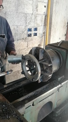 Metalworking Process: Operating a Lathe Machine